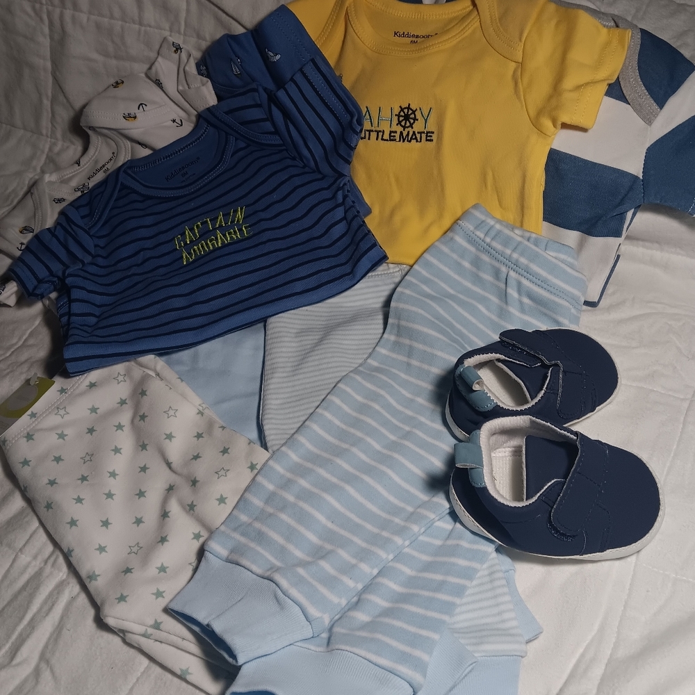 Kiddiezoom Baby Clothes Bundle